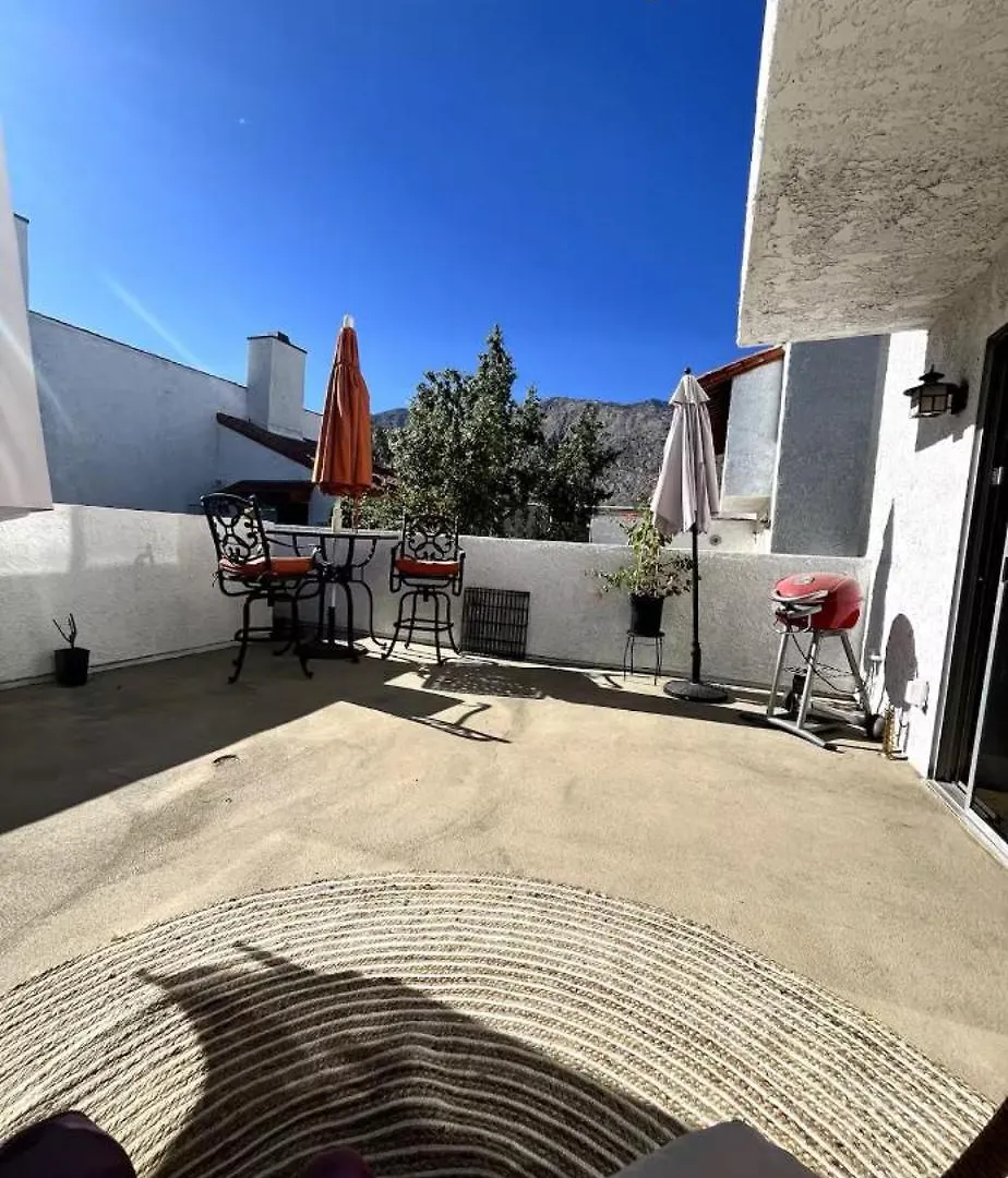 Downtown Palm Springs Retreat Apartment